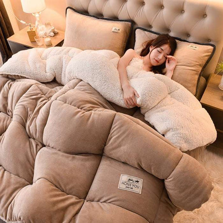 Luxurious Double-sided Velvet Lamb Winter Quilt - Ultimate Comfort and Warmth super warm lamb quilt winter blanket Julia M Home & Kitchen Rice Coffee 140x200cm4 Jin 