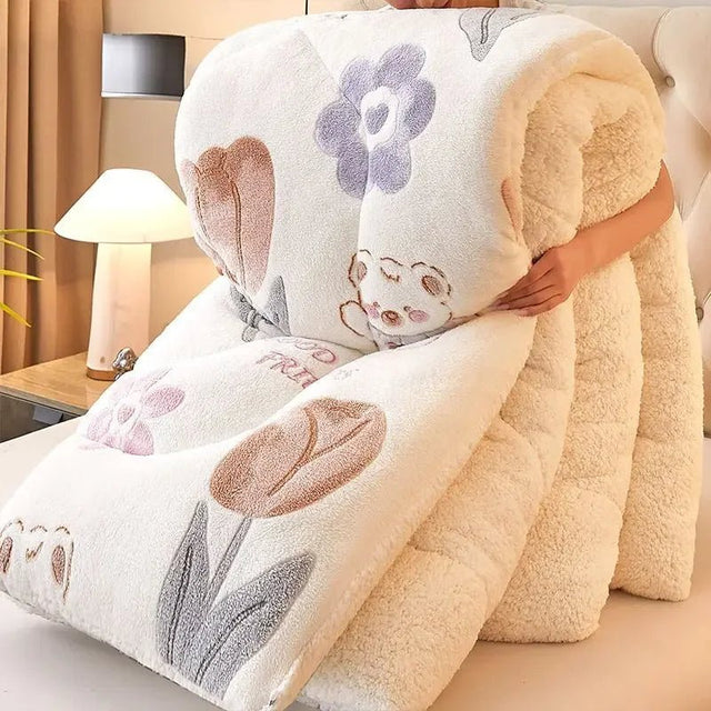 Luxurious Lamb Wool Duvet - Warm & Soft Quilt for All Seasons - Julia M LifeStyles