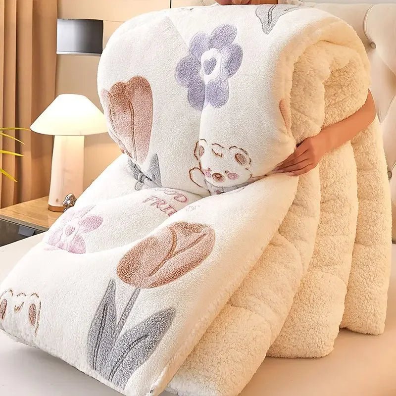 Luxurious Lamb Wool Duvet - Warm & Soft Quilt for All Seasons - Julia M LifeStyles