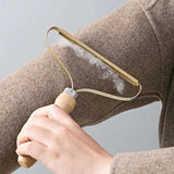 Portable Lint Remover Manual Lint Roller Clothes Brush Tools Clothes Fuzz Fabric Shaver for Woolen Coat Sweater Fluff Remover - Julia M LifeStyles